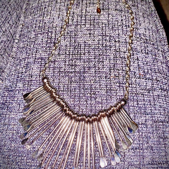 Beautiful SILVER-TONED Necklace - Picture 2 of 4